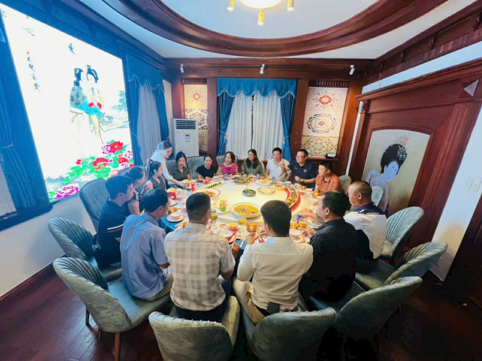 HÌNH ẢNH LUẬT SƯ VÀ CỘNG SỰ NĂM 2024